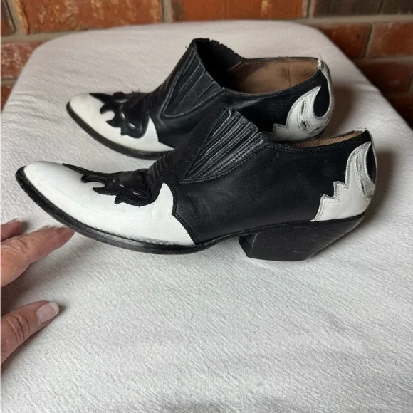 Guess Black & White Western Ankle Booties: 90s Leather Cutout Size 81/2B Cowgirl - Picture 5 of 8